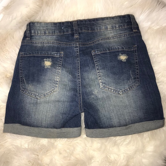 Shorts - Picture 2 of 5